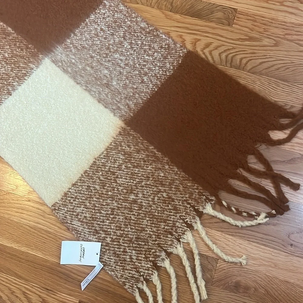 Urban Outfitters Fuzzy Blanket Scarf Wrap Brown Cream  NWT